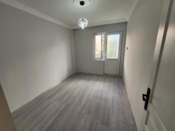 ÇAMLIK MAHALLESİ’ NDE  DENİZE YAKIN, KOMPLE TADİLATLI 2+1 AYRI MUTFAK ARA KAT FIRSAT DAİRE!