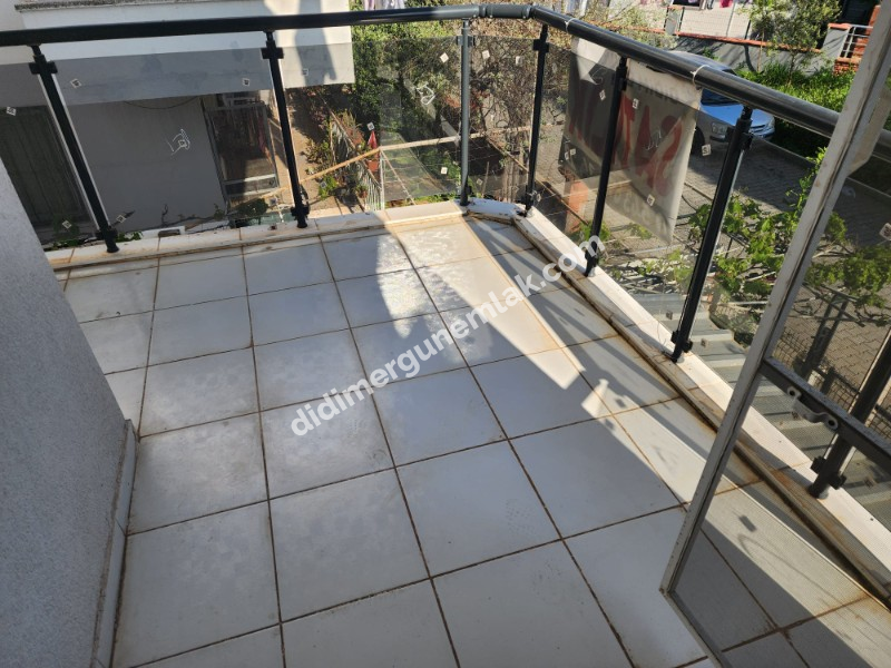 ÇAMLIK MAHALLESİ’ NDE  DENİZE YAKIN, KOMPLE TADİLATLI 2+1 AYRI MUTFAK ARA KAT FIRSAT DAİRE!