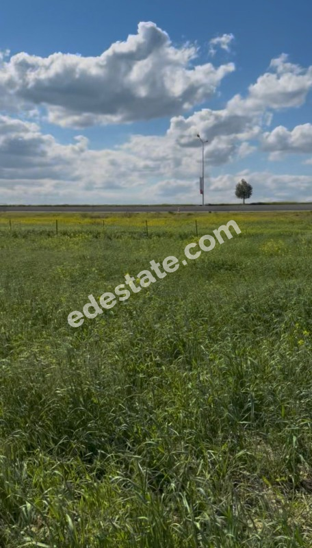 Lefkoşa Ercan Yolu Üzerinde Kiralık Arazi