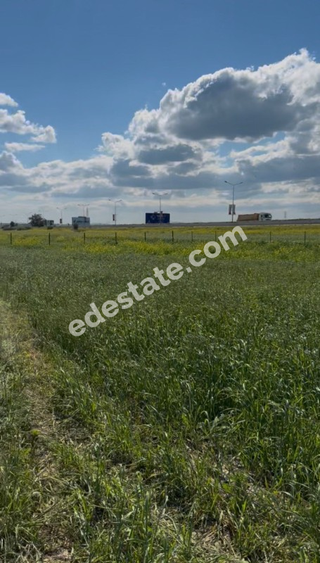 Lefkoşa Ercan Yolu Üzerinde Kiralık Arazi