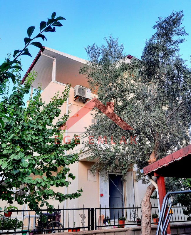 Altınkum Yeşilkent Sitesinde Satılık Müstakil Girişli Tripleks Villa