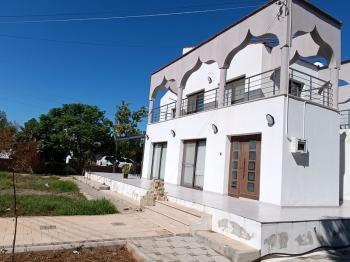 MAĞUSA, TUZLA TEPE BÖLGESİNDE SATILIK GENİŞ BAHÇELİ VİLLA