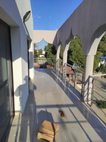 MAĞUSA, TUZLA TEPE BÖLGESİNDE SATILIK GENİŞ BAHÇELİ VİLLA