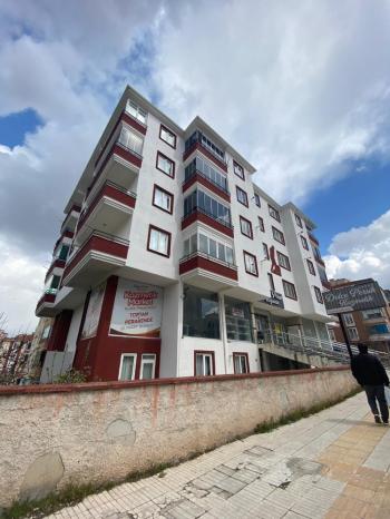 GÜVENAY - ÇORUM BAHÇELİEVLER M. AKİF ERSOY 1. CADDE ÜZERİ KİRALIK 3+1