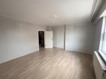 GÜVENAY -  ÇORUM YAVRUTURNA MAH.EMEK CADDESİ ÜZERİ 4+1 KİRALIK FIRSAT DAİRE