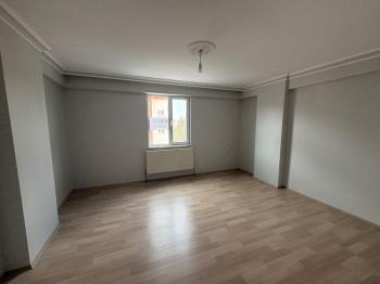 GÜVENAY -  ÇORUM YAVRUTURNA MAH.EMEK CADDESİ ÜZERİ 4+1 KİRALIK FIRSAT DAİRE