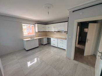 GÜVENAY -  ÇORUM YAVRUTURNA MAH.EMEK CADDESİ ÜZERİ 4+1 KİRALIK FIRSAT DAİRE