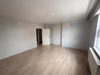GÜVENAY -  ÇORUM YAVRUTURNA MAH.EMEK CADDESİ ÜZERİ 4+1 KİRALIK FIRSAT DAİRE