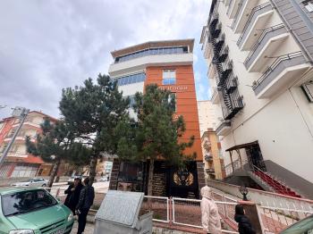 GÜVENAY -  ÇORUM YAVRUTURNA MAH.EMEK CADDESİ ÜZERİ 4+1 KİRALIK FIRSAT DAİRE