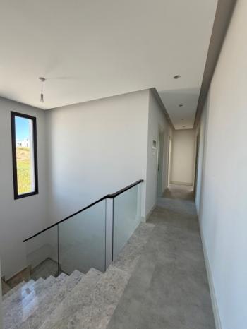 Lefkoşa Gönyeli'de Türk Tapulu, 4 Yatak odalı, Modern Tasarım Satılık Villa