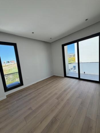 Lefkoşa Gönyeli'de Türk Tapulu, 4 Yatak odalı, Modern Tasarım Satılık Villa