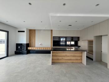 Lefkoşa Gönyeli'de Türk Tapulu, 4 Yatak odalı, Modern Tasarım Satılık Villa