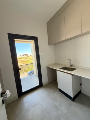 Lefkoşa Gönyeli'de Türk Tapulu, 4 Yatak odalı, Modern Tasarım Satılık Villa