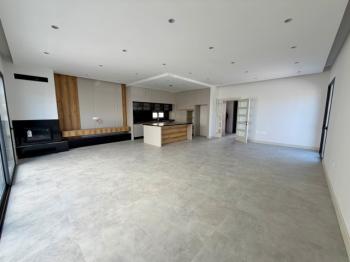 Lefkoşa Gönyeli'de Türk Tapulu, 4 Yatak odalı, Modern Tasarım Satılık Villa