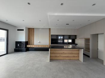 KKTC Girne Boğaz Bölgesinde Şıklığı ve Konforu Sunan 4+1 Satılık Türk Tapulu Yeni Villa