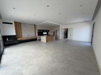 KKTC Girne Boğaz Bölgesinde Şıklığı ve Konforu Sunan 4+1 Satılık Türk Tapulu Yeni Villa
