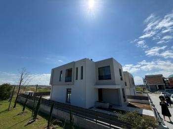 KKTC Girne Boğaz Bölgesinde Şıklığı ve Konforu Sunan 4+1 Satılık Türk Tapulu Yeni Villa