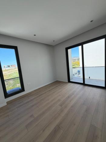 KKTC Girne Boğaz Bölgesinde Şıklığı ve Konforu Sunan 4+1 Satılık Türk Tapulu Yeni Villa