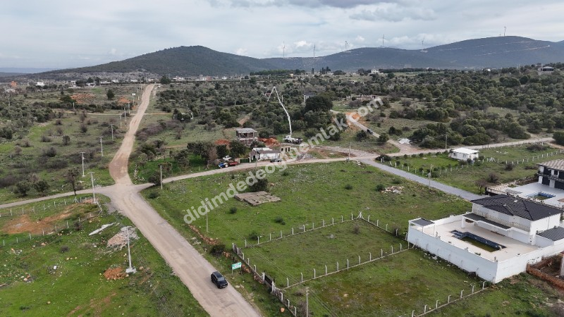 DİDİM ZÜMRÜTTEPEDE SATILIK KÖŞE BAŞI 485M2 ARSA