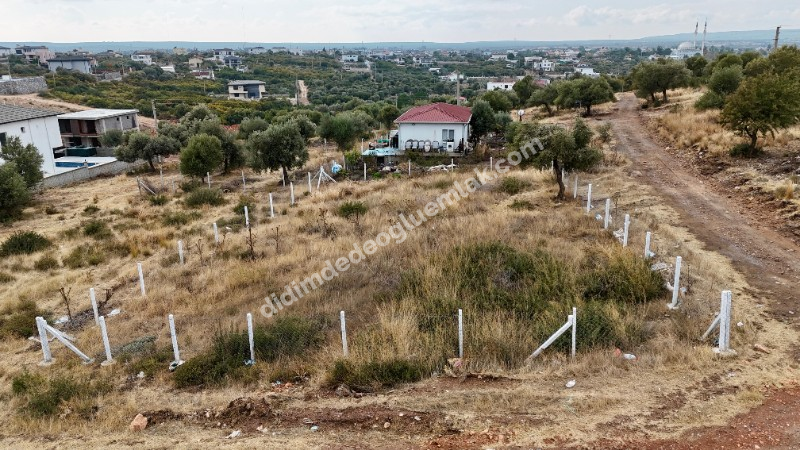 DİDİM ZÜMRÜTTEPEDE SATILIK KÖŞE BAŞI 485M2 ARSA