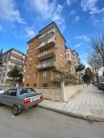 GÜVENAY - ÇORUM GÜLABİBEY FEVZİ ÇAKMAK CADDESİ ÜZERİ KİRALIK 3+1 DAİRE