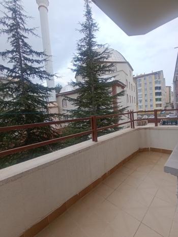 GÜVENAY - ÇORUM BAHÇELİEVLER MAH. BAHAR CADDESİ ÜZERİ 3+1 KİRALIK DAİRE