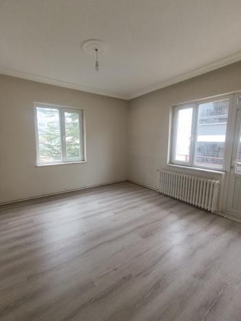 GÜVENAY - ÇORUM BAHÇELİEVLER MAH. BAHAR CADDESİ ÜZERİ 3+1 KİRALIK DAİRE