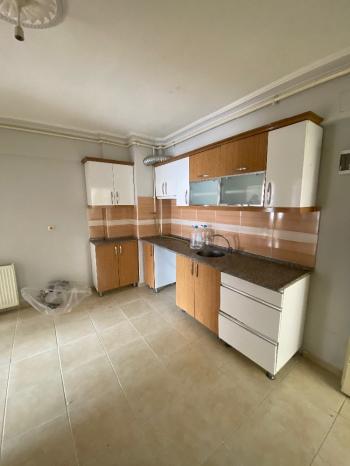 GÜVENAY - ÇORUM ULUKAVAK MAH. KÖPRÜBAŞI SOKAKTA KİRALIK 1+1 DAİRE 