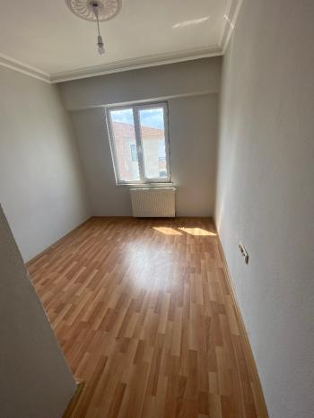 GÜVENAY - ÇORUM ULUKAVAK MAH. KÖPRÜBAŞI SOKAKTA KİRALIK 1+1 DAİRE 