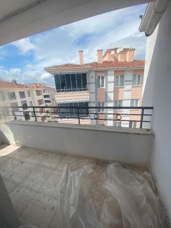 GÜVENAY - ÇORUM ULUKAVAK MAH. KÖPRÜBAŞI SOKAKTA KİRALIK 1+1 DAİRE 