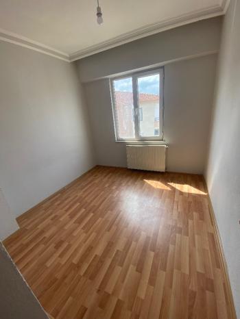 GÜVENAY - ÇORUM ULUKAVAK MAH. KÖPRÜBAŞI SOKAKTA KİRALIK 1+1 DAİRE 