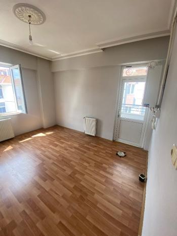 GÜVENAY - ÇORUM ULUKAVAK MAH. KÖPRÜBAŞI SOKAKTA KİRALIK 1+1 DAİRE 