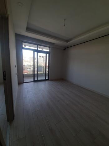 ADLİYE VE RESMİ KURUMLARA YAKIN KİRALIK 1+1 BÜROLAR