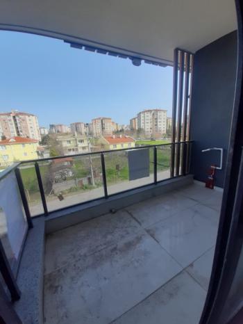 ADLİYE VE RESMİ KURUMLARA YAKIN KİRALIK 1+1 BÜROLAR