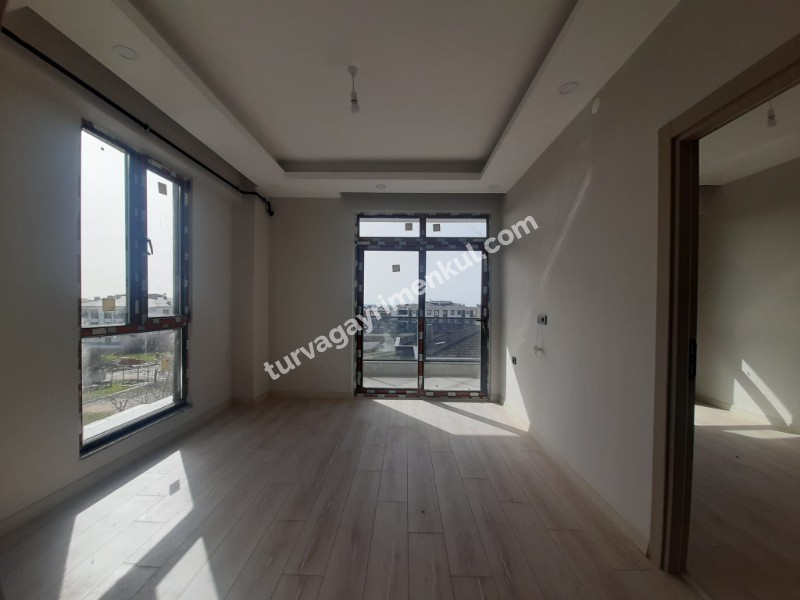 ADLİYE VE RESMİ KURUMLARA YAKIN KİRALIK 1+1 BÜROLAR