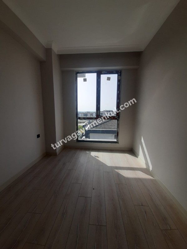 ADLİYE VE RESMİ KURUMLARA YAKIN KİRALIK 1+1 BÜROLAR