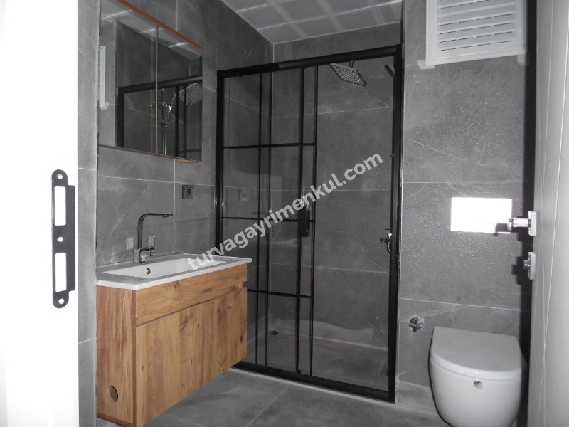 ADLİYE VE RESMİ KURUMLARA YAKIN KİRALIK 1+1 BÜROLAR