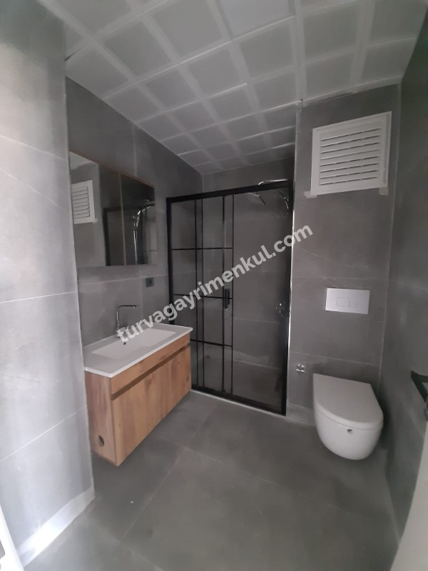 ADLİYE VE RESMİ KURUMLARA YAKIN KİRALIK 1+1 BÜROLAR