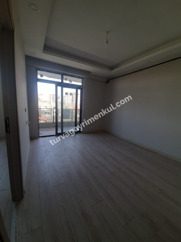 ADLİYE VE RESMİ KURUMLARA YAKIN KİRALIK 1+1 BÜROLAR