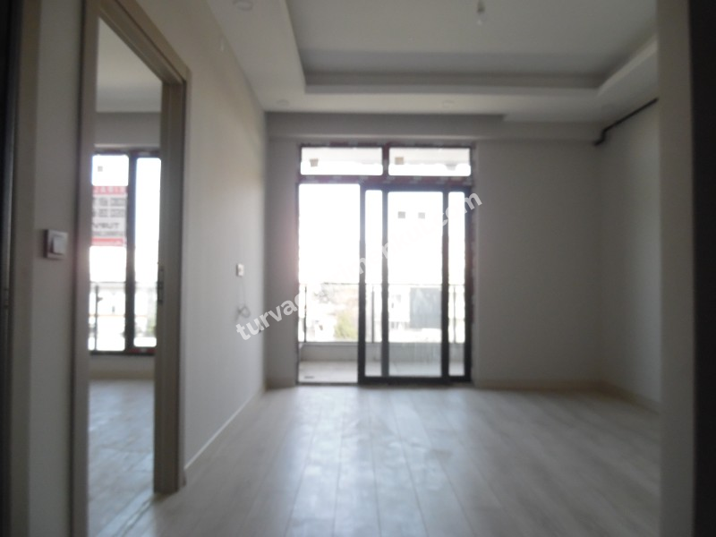 ADLİYE VE RESMİ KURUMLARA YAKIN KİRALIK 1+1 BÜROLAR