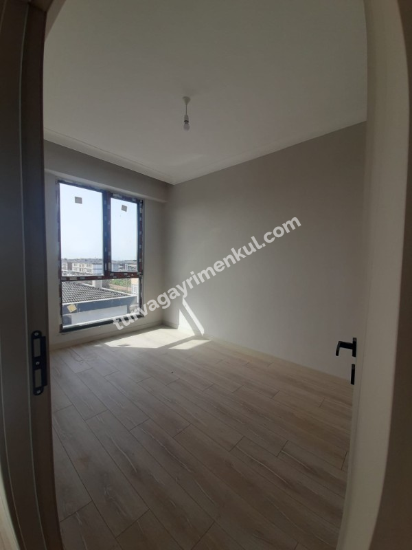 ADLİYE VE RESMİ KURUMLARA YAKIN KİRALIK 1+1 BÜROLAR