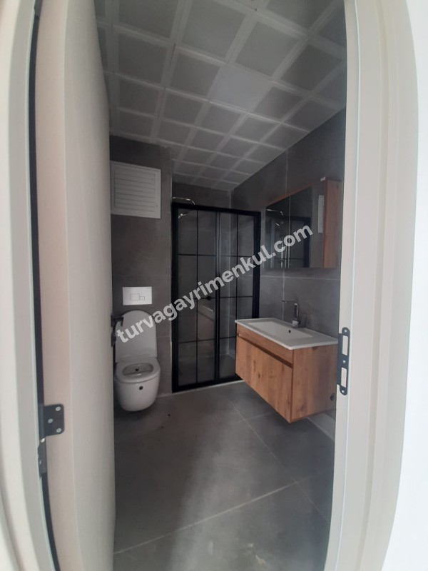 ADLİYE VE RESMİ KURUMLARA YAKIN KİRALIK 1+1 BÜROLAR