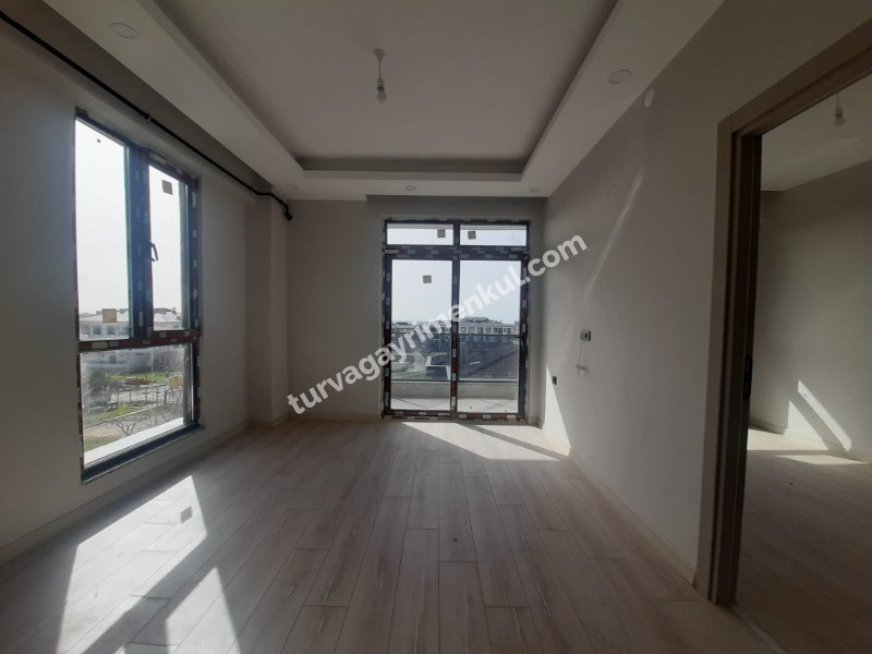 ADLİYE VE RESMİ KURUMLARA YAKIN KİRALIK 1+1 BÜROLAR