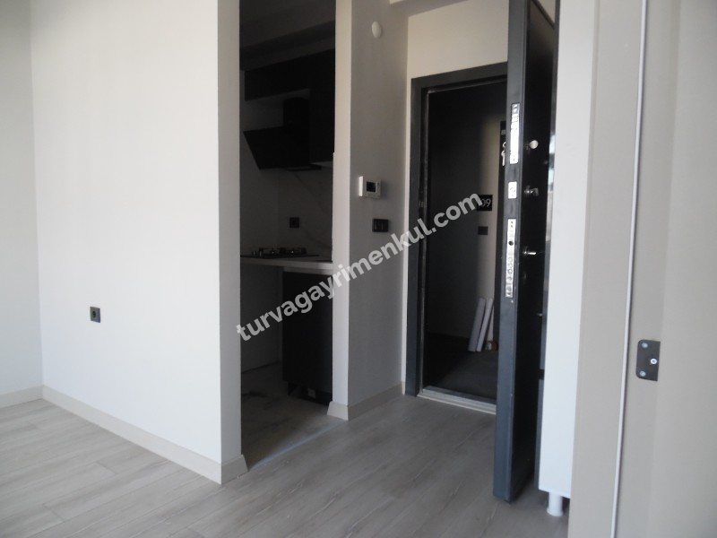 ADLİYE VE RESMİ KURUMLARA YAKIN KİRALIK 1+1 BÜROLAR