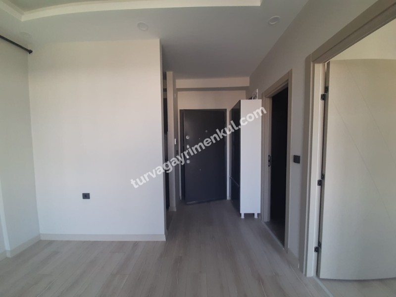 ADLİYE VE RESMİ KURUMLARA YAKIN KİRALIK 1+1 BÜROLAR