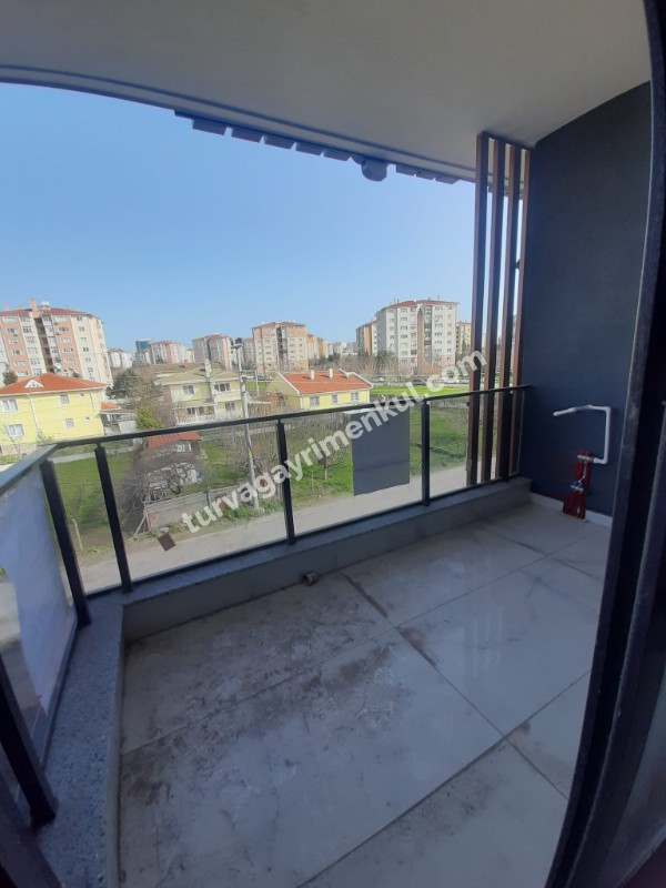 ADLİYE VE RESMİ KURUMLARA YAKIN KİRALIK 1+1 BÜROLAR