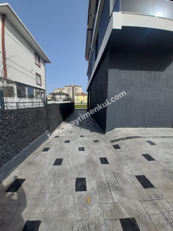 ADLİYE VE RESMİ KURUMLARA YAKIN KİRALIK 1+1 BÜROLAR