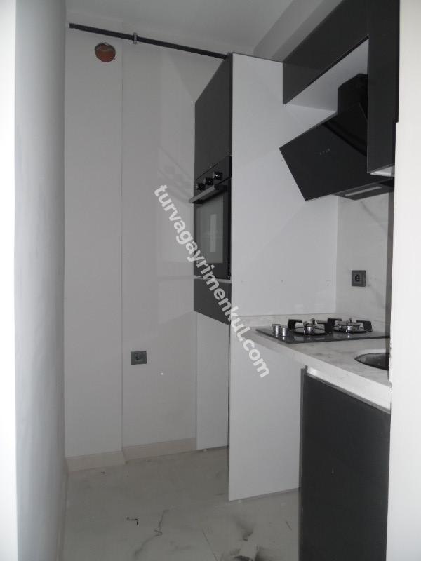 ADLİYE VE RESMİ KURUMLARA YAKIN KİRALIK 1+1 BÜROLAR