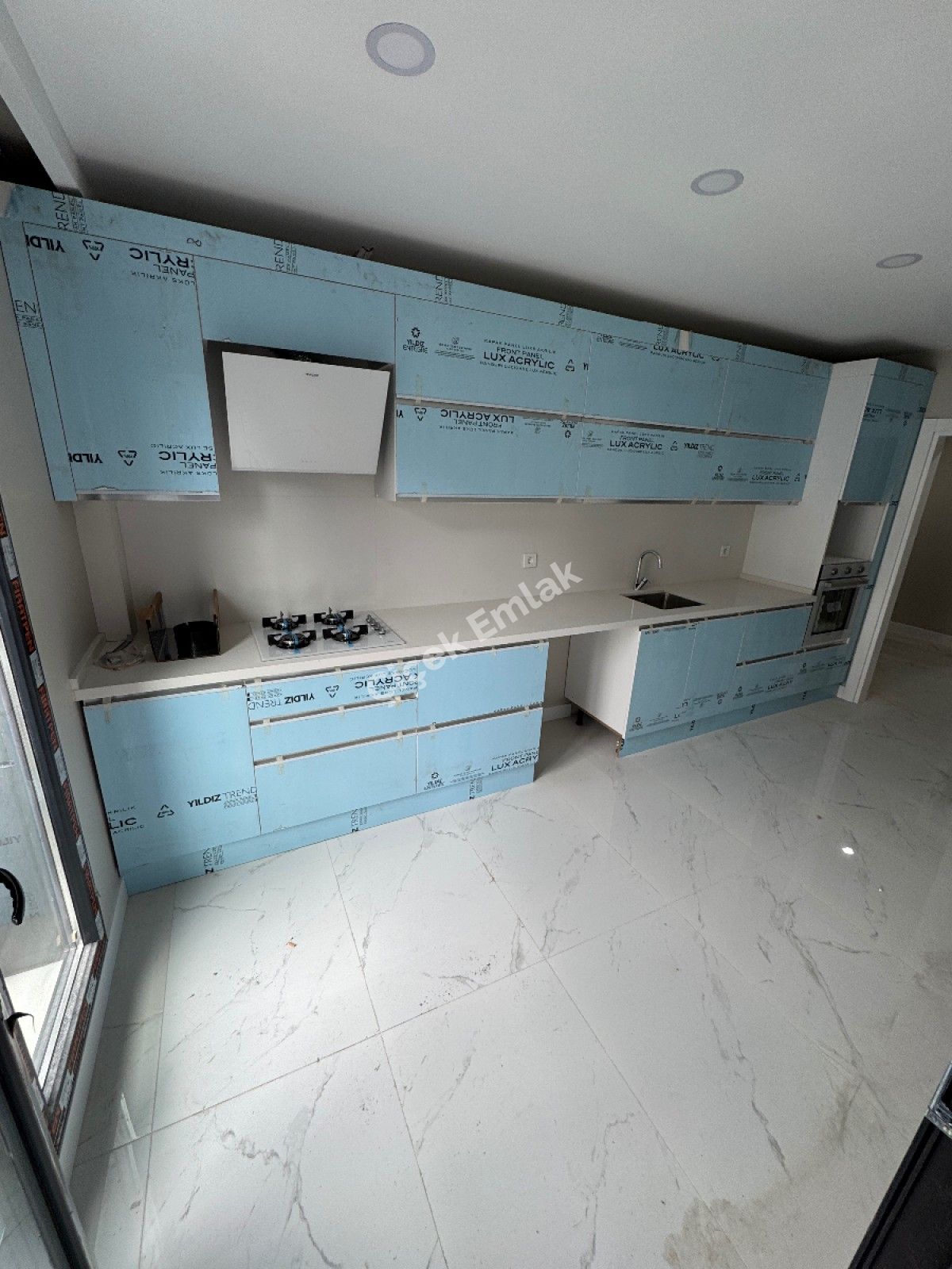 Binevler'de Metro'ya Çok Yakın 2+1 & 100 m2 Sıfır Lüks Konut Satılık