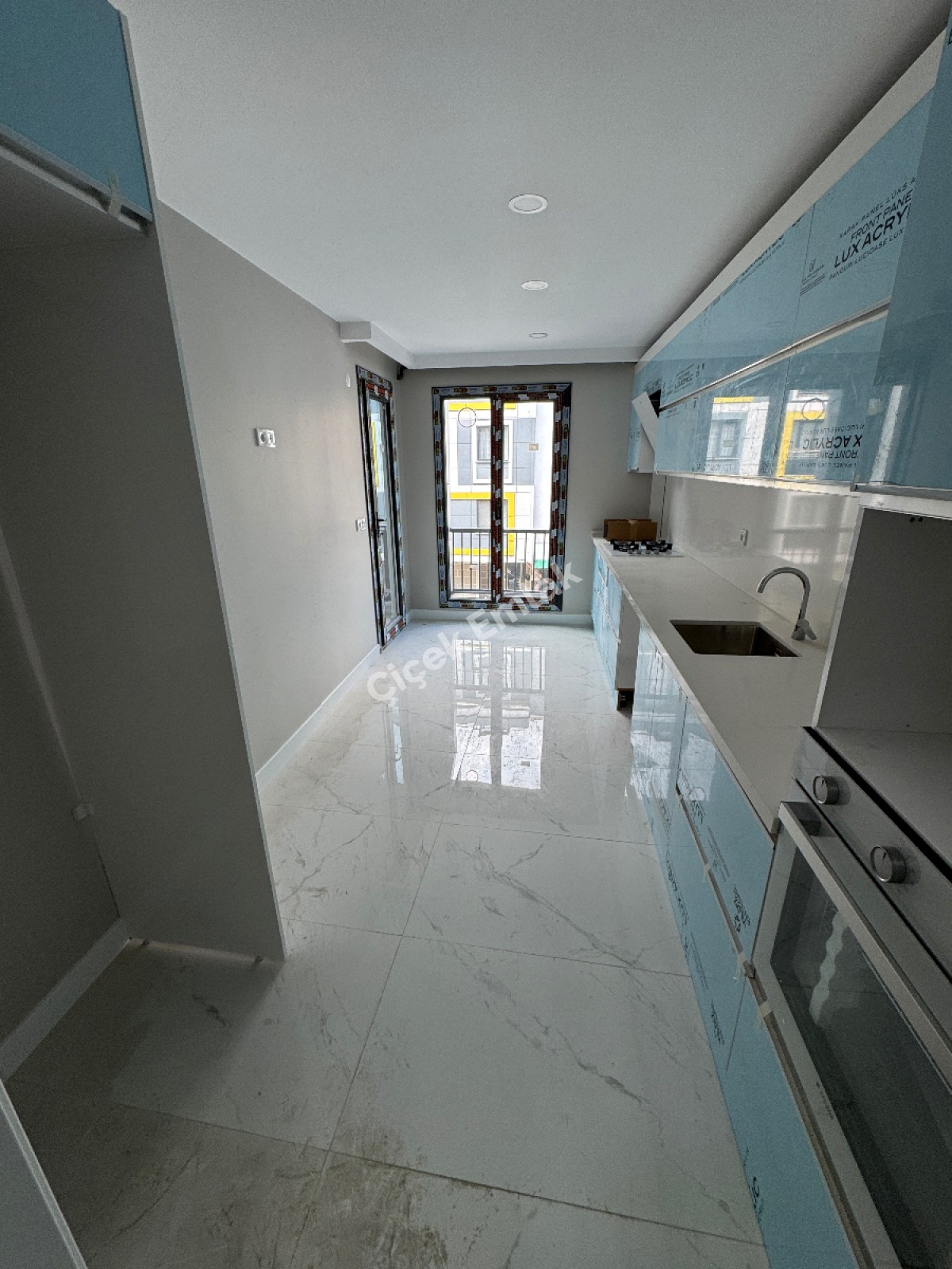 Binevler'de Metro'ya Çok Yakın 2+1 & 100 m2 Sıfır Lüks Konut Satılık